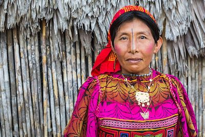 © MAISANT Ludovic / hemis.fr - Femme Kuna - San Blas - Panama Femme Kuna - San Blas - Panama