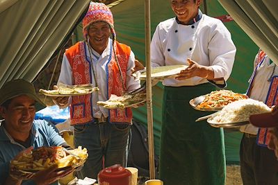 Pause déjeuner lors d'une randonnée de Chinchero à Taucca