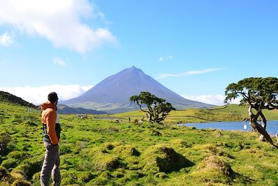 © Vincent Bresmal / Turismo de Acores - Le Pico vu depuis Lagao do Capitao - Pico - Acores - Portugal Le Pico vu depuis Lagao do Capitao - Pico - Acores - Portugal