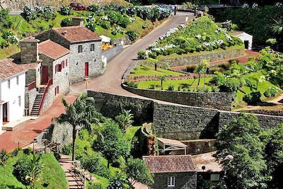 Petit village près de la Ribeira dos Caldeiroes - Nordeste - Açores - Portugal