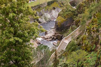 © Ricardo / Adobe Stock - Gorges du Corgo - Portugal Gorges du Corgo - Portugal