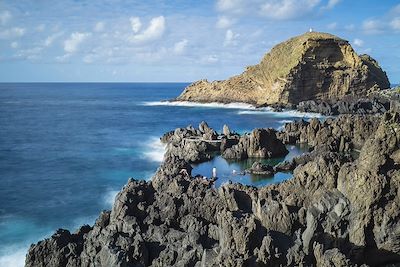 © GUIZIOU Franck / hemis.fr - Les piscines naturelles de Porto Moniz, à Madère Les piscines naturelles de Porto Moniz, à Madère