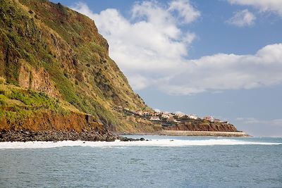 © Tim Wright / Alamy / Hemis - Jardim do Mar depuis Paul do Mar - Madère - Portugal Jardim do Mar depuis Paul do Mar - Madère - Portugal