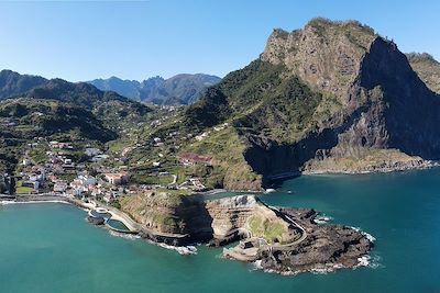 © Jerry / Adobe Stock - Porto Da Cruz - Madère - Portugal Porto Da Cruz - Madère - Portugal