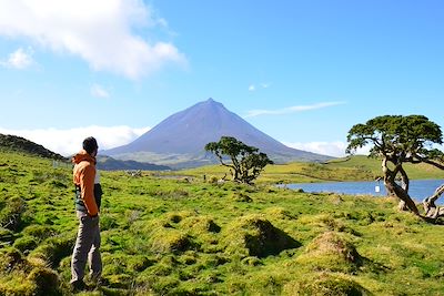 © Vincent Bresmal / Turismo de Acores - Le Pico vu depuis Lagao do Capitao - Pico - Acores - Portugal Le Pico vu depuis Lagao do Capitao - Pico - Acores - Portugal