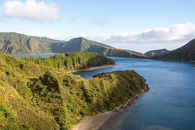© António Carvalho e Cunha / Turismo Dos Açores - Lagoa de Fogo - Sao Miguel - Açores - Portugal Lagoa de Fogo - Sao Miguel - Açores - Portugal