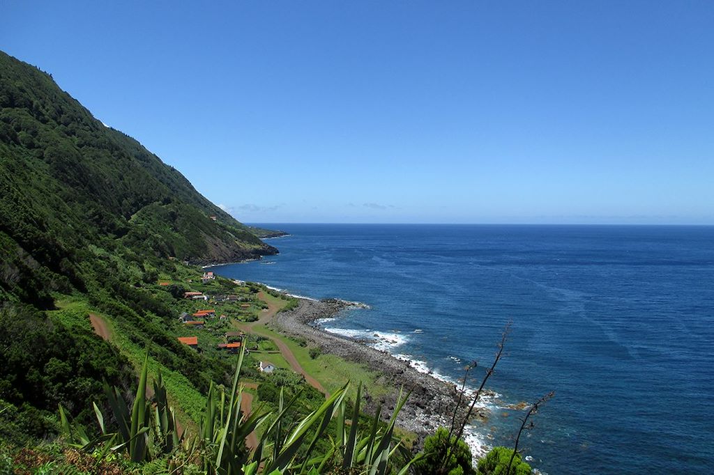 Image Randonnée Aux Acores - Faial - Sao Jorge - Pico - Baignades Dans Les Piscines Naturelles