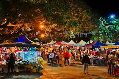 © SPANI Arnaud / hemis.fr - Marché nocturne de Saint-Denis - La Réunion Marché nocturne de Saint-Denis - La Réunion