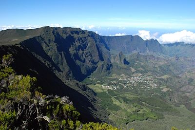 © Jean-Bernard Desbat - Le cirque de Cilaos – île de la Réunion Le cirque de Cilaos – île de la Réunion