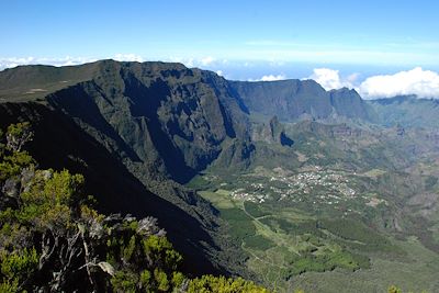 © Jean-Bernard Desbat - Le cirque de Cilaos – île de la Réunion Le cirque de Cilaos – île de la Réunion
