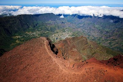 © IRT Tourisme Reunion OT - Le Cirque de Cilaos vu du Piton des Neiges - Réunion Le Cirque de Cilaos vu du Piton des Neiges - Réunion