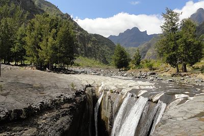 © Romain Marion / Shirley Medway - Cirque de Mafate - Île de La Réunion Cirque de Mafate - Île de La Réunion