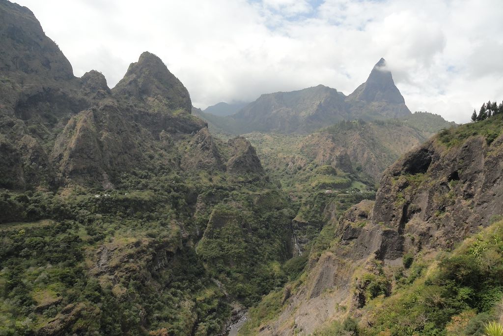 Image Découverte île de la Réunion – Tunnel de lave Réunion – Randonnée Mafate