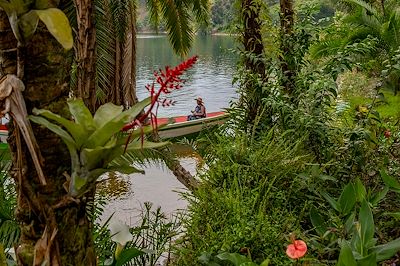 bateau sur un lac