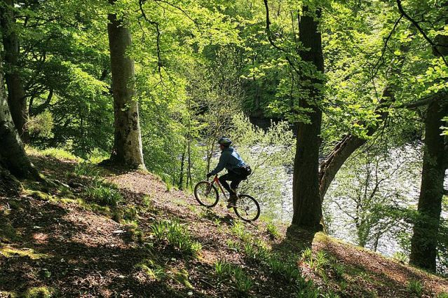 Image Entre lochs et châteaux écossais à vélo
