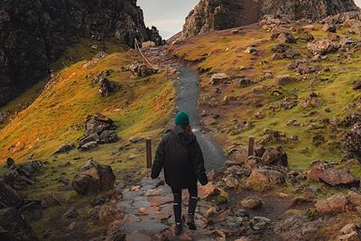 Femme sur un chemin - Old man Of Store - Ecosse