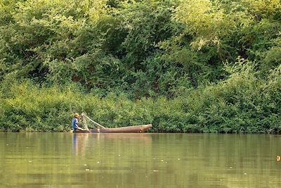 Pêcheur sur le fleuve Gambie - Sénégal