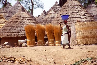 Une femme de l'ethnie Bedik - Le village d'Iwol, au Sénégal