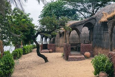 Village en bord de mer au Sénégal