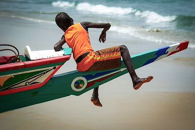 Enfant sur une pirogue - Casamance - Sénégal