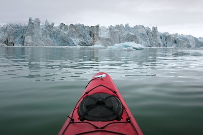 © Betty Arnavielhe - Front de glace en kayak - Spitzberg - Norvège Front de glace en kayak - Spitzberg - Norvège