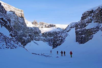 Progression dans Noisdalen - Raid à ski au Spitzberg - Norvège