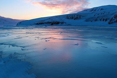 Rivière gelée - Vallée de l'Advendalen - Spitzberg - Norvège