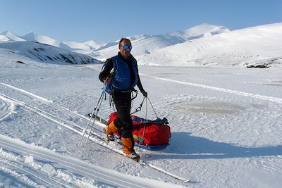 © Joël Le Coz - Ski à pulka au Spitzberg - Norvège Ski à pulka au Spitzberg - Norvège