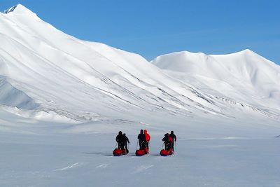 © Joël Le Coz - Ski à pulka au Spitzberg - Norvège Ski à pulka au Spitzberg - Norvège