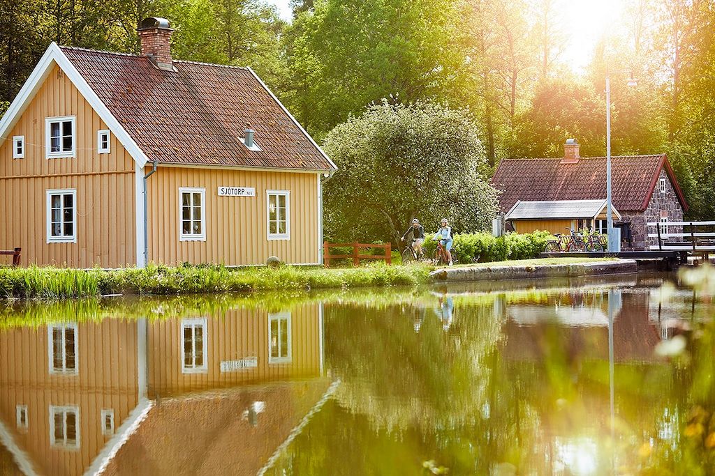 Image Canal de Göta - Château de Lackö - Lacs de Vänern et Vättern