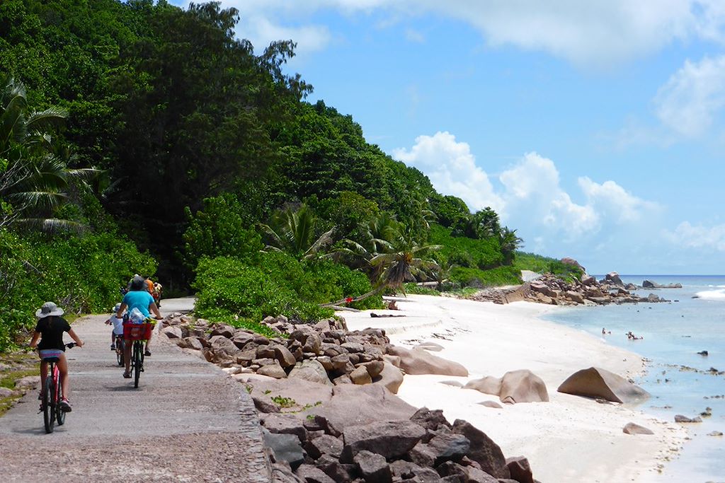 Image Mahé - vélo à la Digue - anse source d'argent - Seychelles kayak - Praslin