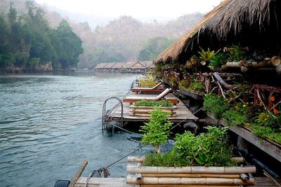 Hôtel flottant River Kwai Jungle Rafts - Parc national Erawan - Province de Kanchanaburi - Thaïlande