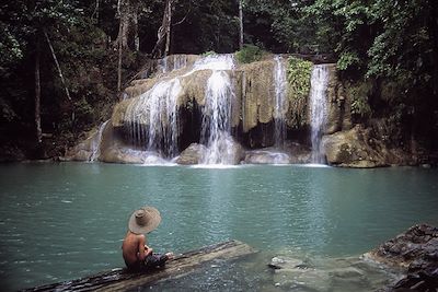  Cascade dans le parc national d'Erawan -Thaïlande