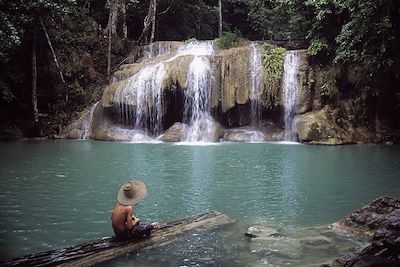  Cascade dans le parc national d'Erawan -Thaïlande