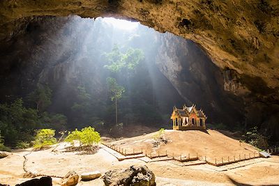 Pavillon royal Kuha Karuhas dans la grotte de Phraya Nakhon - Thaïlande