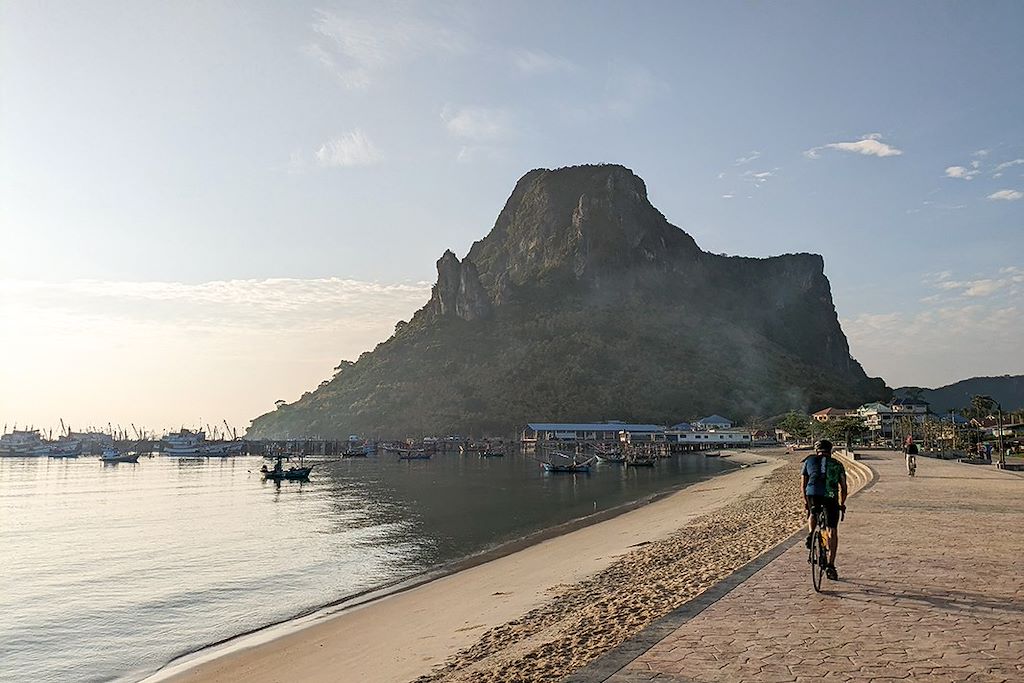 Image Thaïlande à vélo de Bangkok à Surat Thani – Excursion en bateau à Khao Sok – Vélo dans le golf de Th