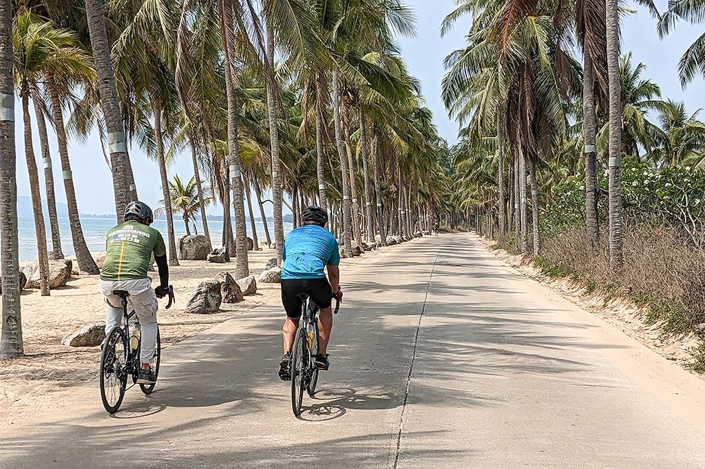 Image Thaïlande à vélo de Bangkok à Surat Thani – Excursion en bateau à Khao Sok – Vélo dans le golf de Th