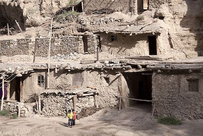 Village de Guintan près de la Rivière Sarymat - Tadjikistan