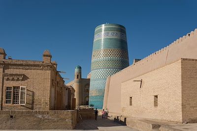 © Denis Chambon - Minaret Kalta Minor - Itchan Kala - Khiva - Ouzbékistan Minaret Kalta Minor - Itchan Kala - Khiva - Ouzbékistan