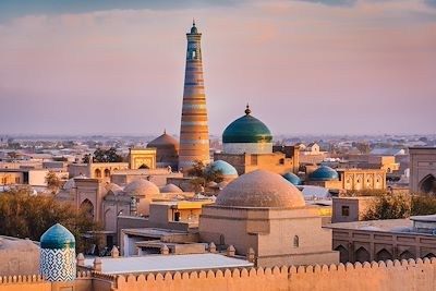 © Mlenny / Getty Images - Minaret de la mosquée de Khiva Minaret de la mosquée de Khiva