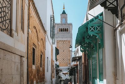 Minaret de la mosquée Al-Zaytuna dans la médina de Tunis  - Tunisie