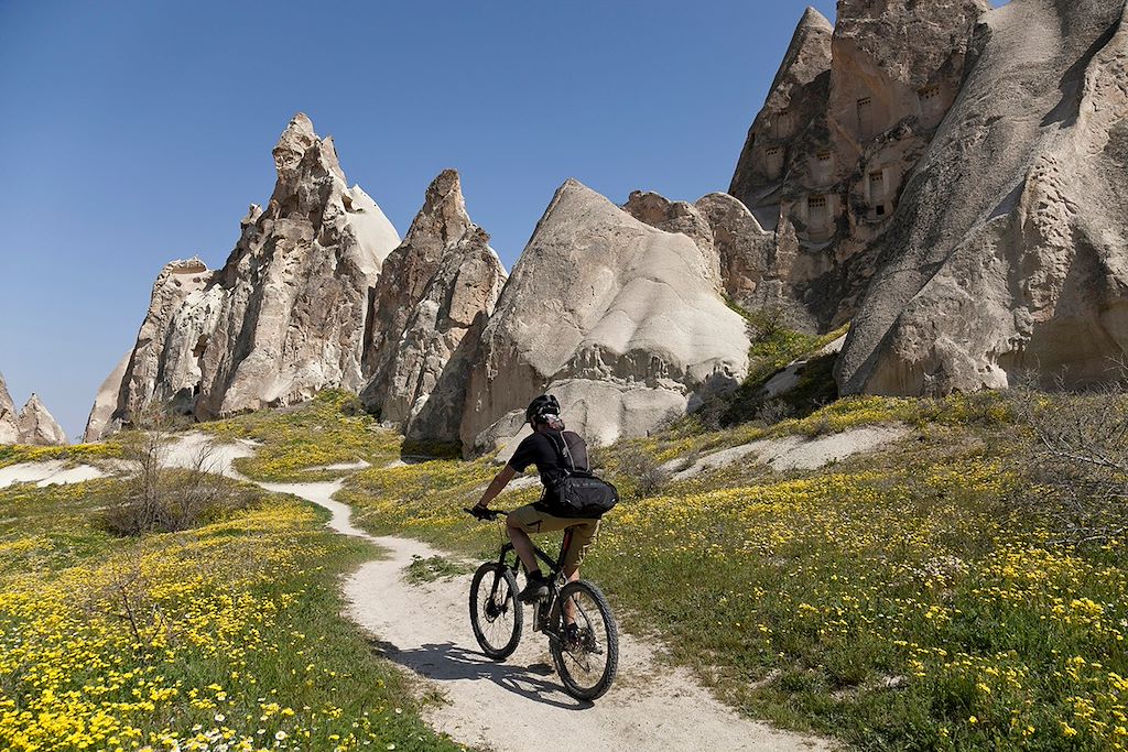 Image vélo En Turquie - VTT En Cappadoce - Cheminées De Fée - Visite Istanbul