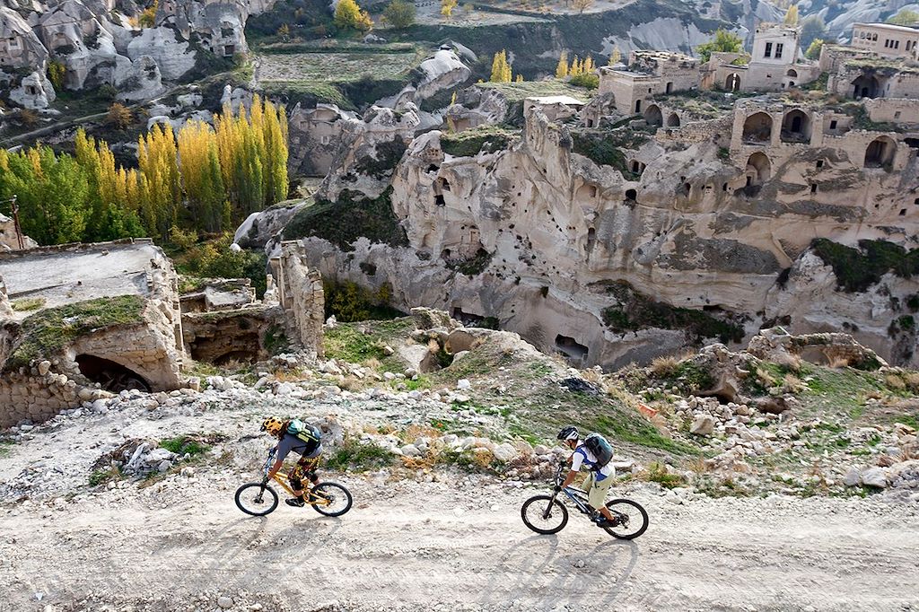 Image vélo En Turquie - VTT En Cappadoce - Cheminées De Fée - Visite Istanbul