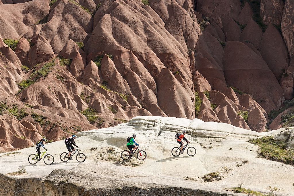 Image vélo En Turquie - VTT En Cappadoce - Cheminées De Fée - Visite Istanbul