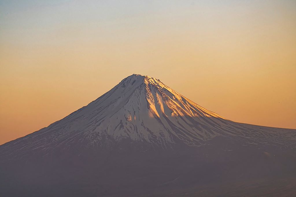 Image Ascension du Mont Ararat : Grimper le Plus Haut Sommet de Turquie (5137m)
