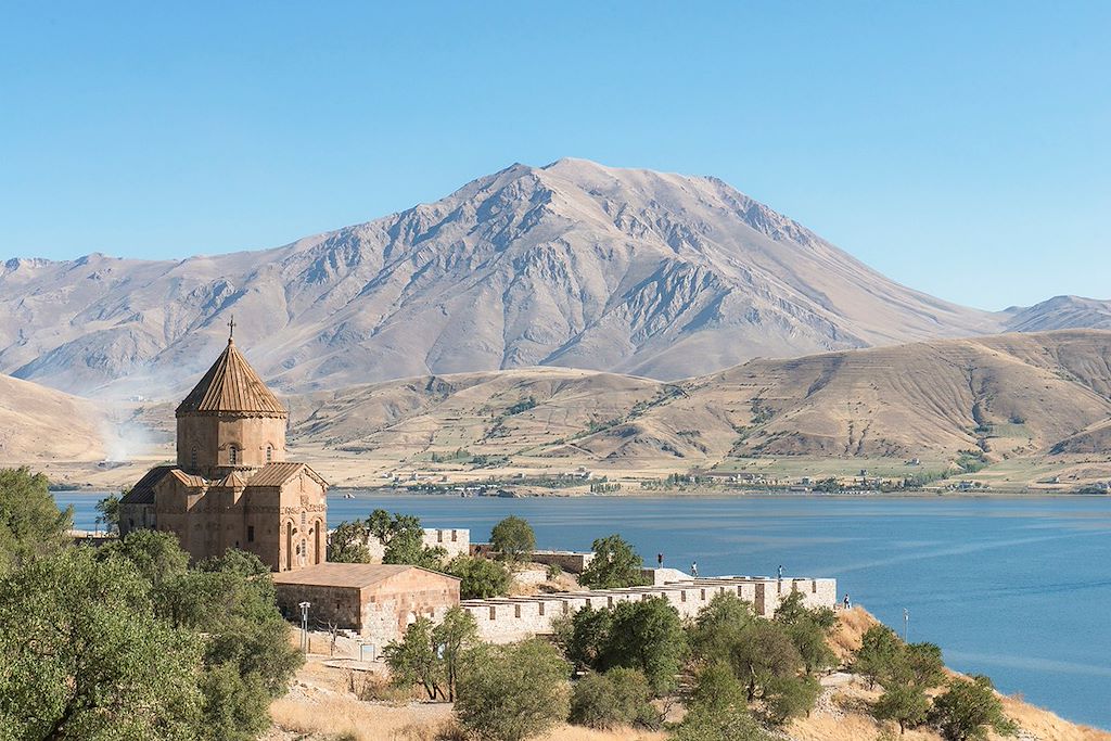 Image Ascension du Mont Ararat : Grimper le Plus Haut Sommet de Turquie (5137m)