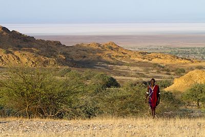 © Gregory Rohart - Guerrier Masai - Gol Mountains dans le Parc du Serengeti - Tanzanie Guerrier Masai - Gol Mountains dans le Parc du Serengeti - Tanzanie