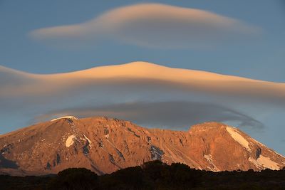 © Marion Rouzé - Coucher de soleil sur le Kibo - Kilimandjaro, voie Machame - Tanzanie Coucher de soleil sur le Kibo - Kilimandjaro, voie Machame - Tanzanie