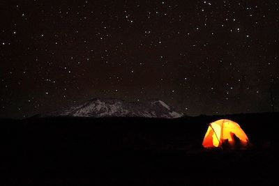© www.vincentgaudin.com - Le campement de Shira à 3900m sur le Kilimandjaro - Tanzanie Le campement de Shira à 3900m sur le Kilimandjaro - Tanzanie
