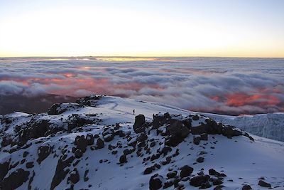 © MHGALLERY / iStock - Sommet du Kilimandjaro - Tanzanie Sommet du Kilimandjaro - Tanzanie